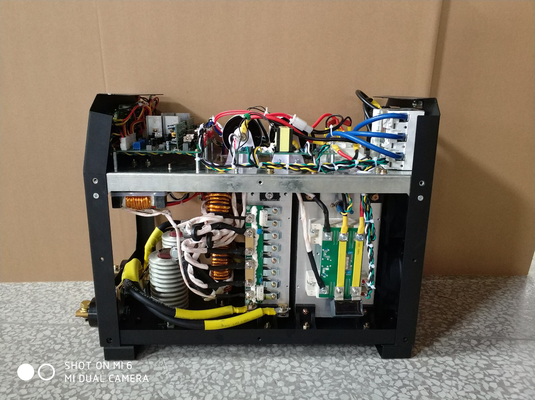 Macchina di saldatura ZX7-800 MMA a 4 moduli con efficienza dell'88% e classe di isolamento F