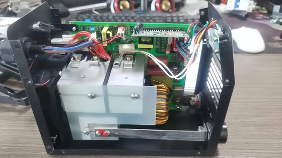 Mini saldatore MMA a corrente continua IGBT con potenza di ingresso di 3,7 KVA 60V AC220V 120A Portatile e compatto