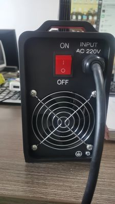 Mini saldatore MMA a corrente continua IGBT con potenza di ingresso di 3,7 KVA 60V AC220V 120A Portatile e compatto